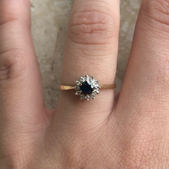 Sapphire Diamond Halo Yellow Gold Vintage Ring - Picture 5 of 11